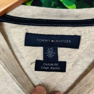 Tommy Hilfiger Shirts & Tops - Tommy Hilfiger Graphic T-Shirt Tommy Hilfiger Shirts & Tops - Tommy Hilfiger Graphic T-Shirt